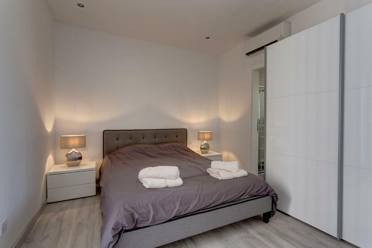 Modern Apartment Just Off The Promenade Sliema Exterior photo